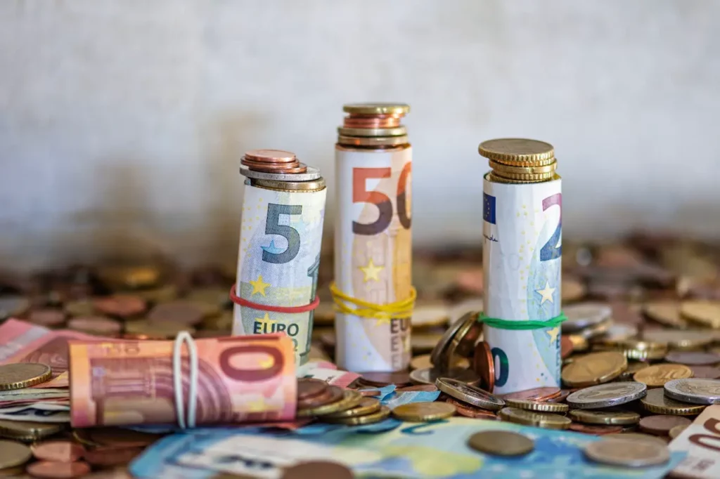 Eigenen Blog erstellen und Geld damit verdienen mit Strategie Geldmünzen und Scheine